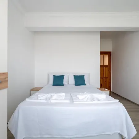 A Spacious, Comfortable And Cozy Close To The Center Of フェティエ