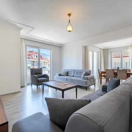 A Spacious, Comfortable And Cozy Close To The Center Of Apartment *