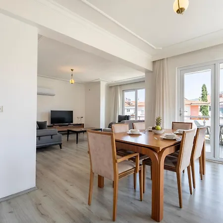 アパート A Spacious, Comfortable And Cozy Close To The Center Of *