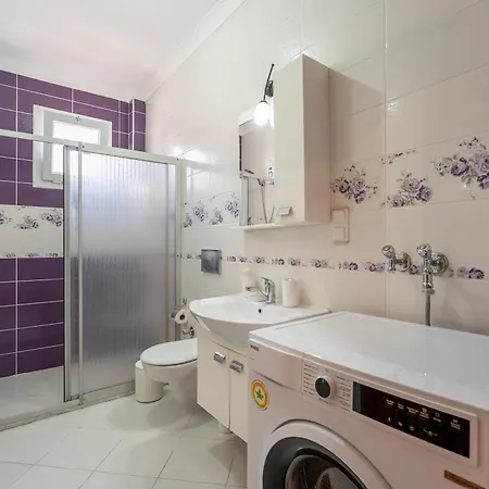 A Spacious, Comfortable And Cozy Close To The Center Of *