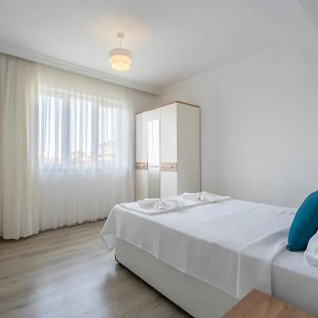 アパート A Spacious, Comfortable And Cozy Close To The Center Of フェティエ